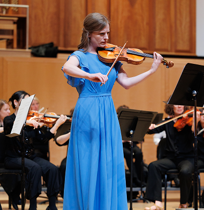 Kerstin Performing